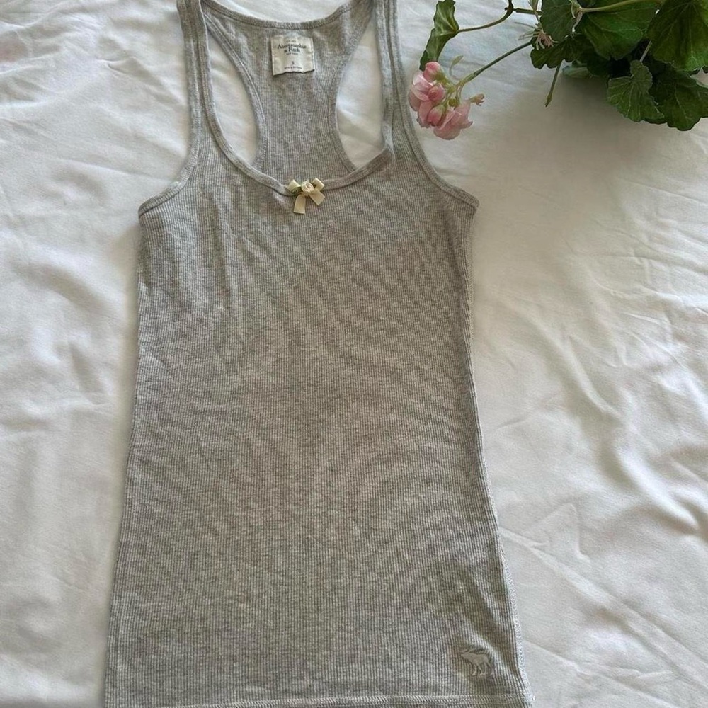 Vintage 2000s Abercrombie and fitch grey tank top